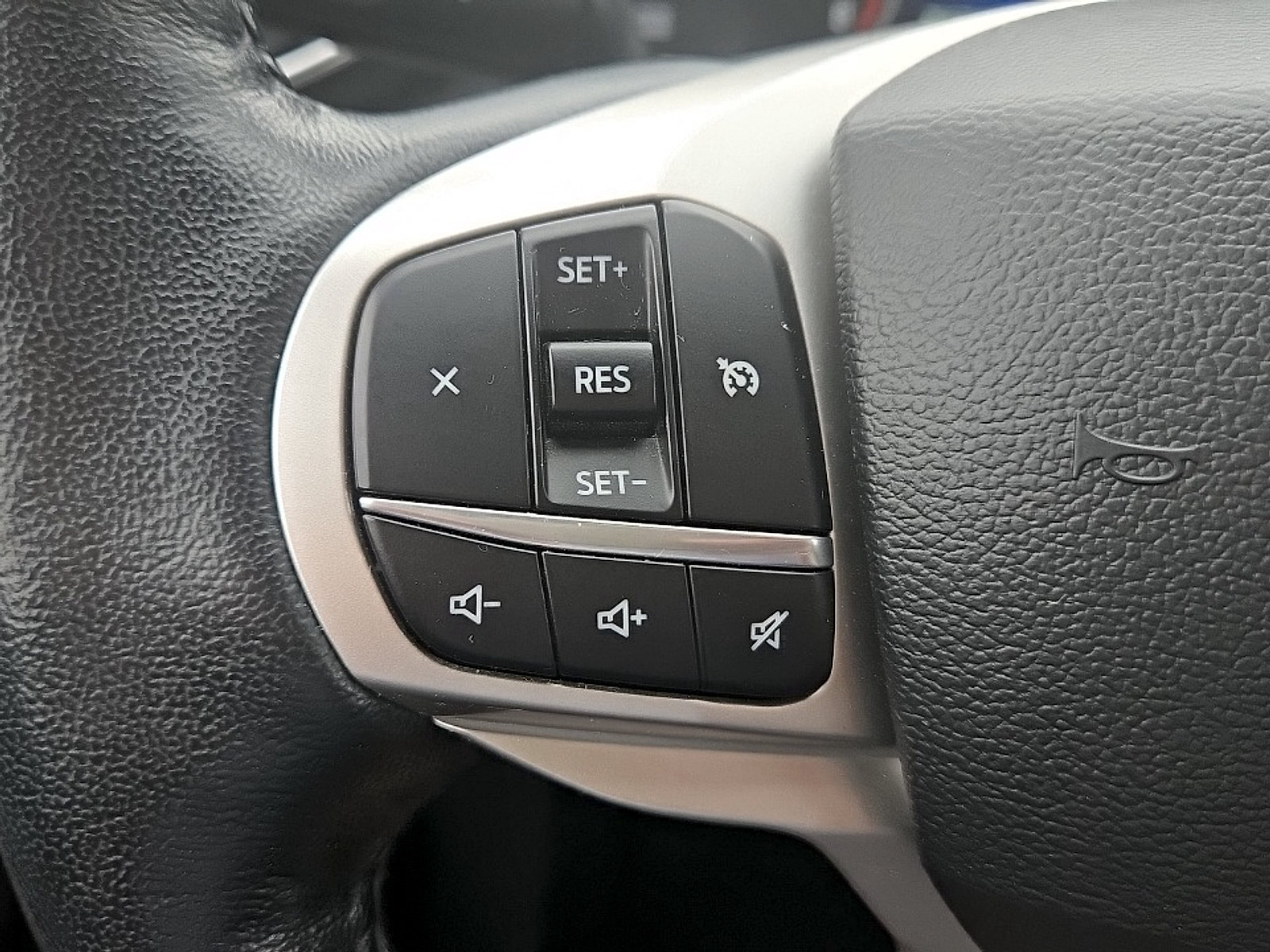 Certified 2022 Ford Explorer XLT w/ Equipment Group 202A AWD/4WD image 13