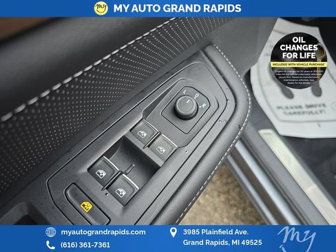 Used 2025 Volkswagen Atlas SE AWD/4WD image 11
