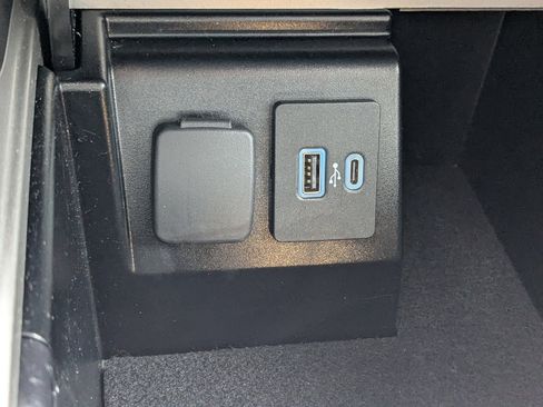 Certified 2022 Ford Explorer XLT w/ Equipment Group 202A image 29