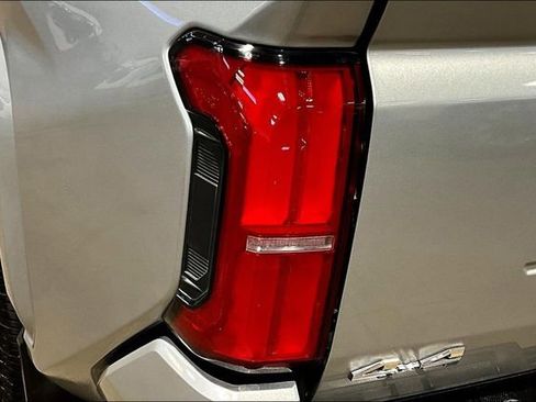 Used 2024 Toyota Tacoma SR5 AWD/4WD image 21