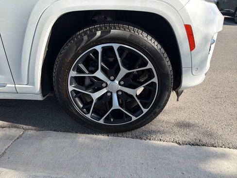 Used 2023 Jeep Grand Cherokee Summit AWD/4WD image 16