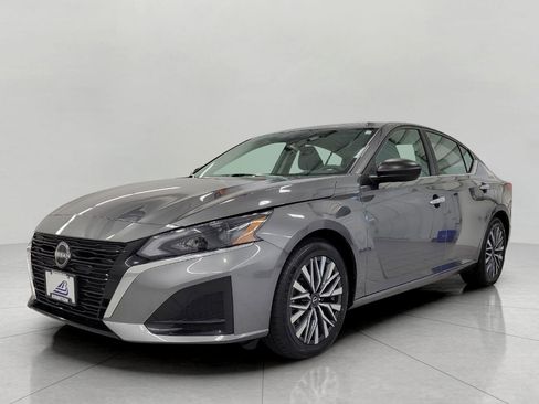 Used 2025 Nissan Altima 2.5 SV image 12
