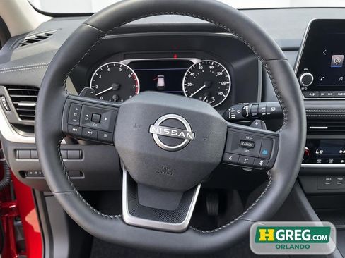 Used 2026 Nissan Rogue SV FWD image 8