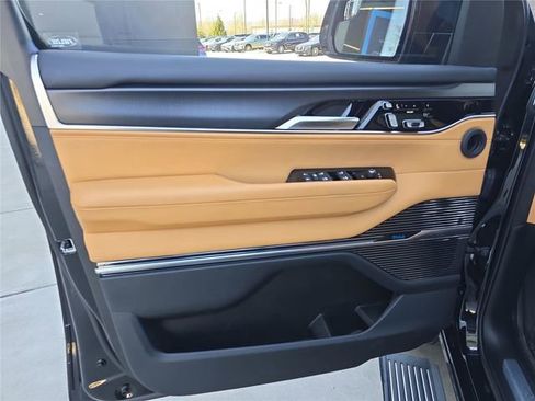 Used 2024 Jeep Grand Wagoneer Series III w/ Rear Seat Video Group 1 AWD/4WD image 20