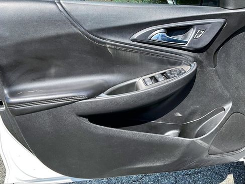 Used 2019 Chevrolet Malibu Hybrid w/ Leather Package FWD image 26