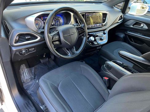 Used 2021 Chrysler Pacifica Touring w/ S Appearance Package image 3