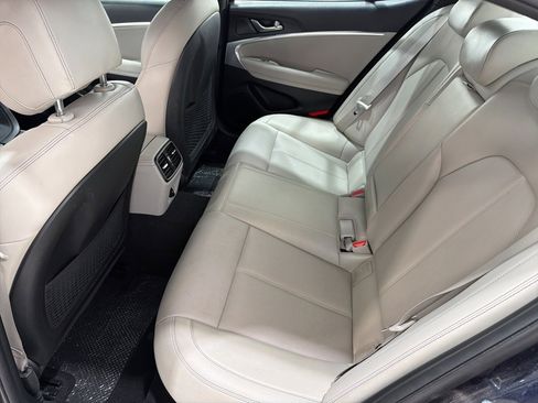 Used 2023 Genesis G70 2.0T image 21