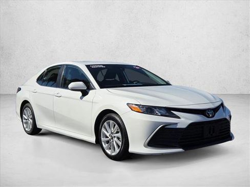 Used 2024 Toyota Camry LE image 3