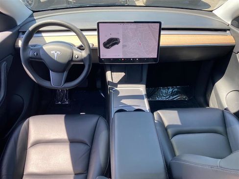 Used 2024 Tesla Model Y Long Range RWD image 11