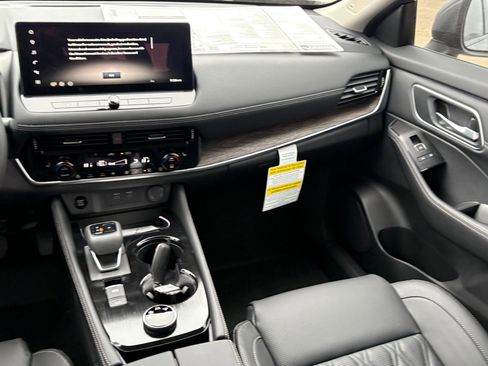 New 2026 Nissan Rogue Platinum image 13