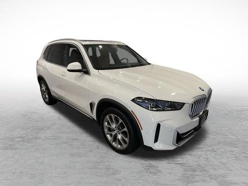 Used 2024 BMW X5 xDrive40i w/ Premium Package AWD/4WD image 3