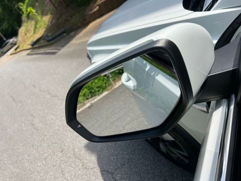 Used 2021 Volkswagen Atlas Cross Sport SE image 12