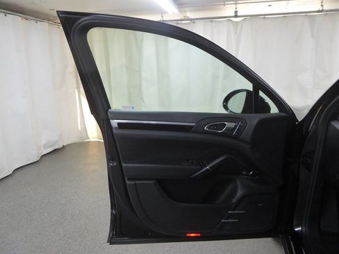 Used 2016 Porsche Cayenne AWD/4WD image 23
