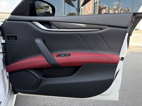 Used 2022 Maserati Ghibli Modena image 35