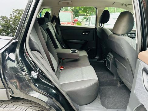 Used 2021 Nissan Rogue SV image 29