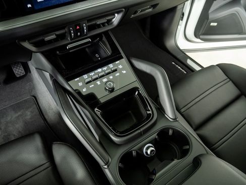 New 2026 Porsche Cayenne Coupe AWD/4WD image 18