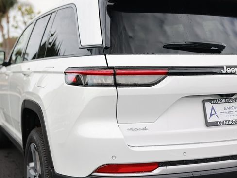 New 2026 Jeep Grand Cherokee Limited AWD/4WD image 9