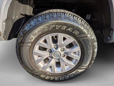 Used 2018 Toyota Tacoma SR5 image 23