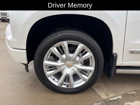 Used 2023 Chevrolet Silverado 1500 High Country w/ Technology Package image 12