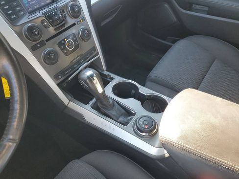 Used 2014 Ford Explorer XLT AWD/4WD image 25