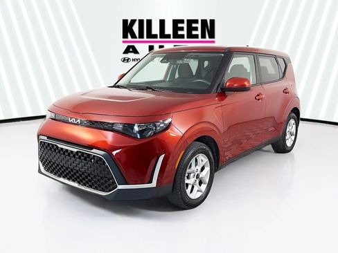 Used 2025 Kia Soul LX w/ LX Technology Package FWD image 3