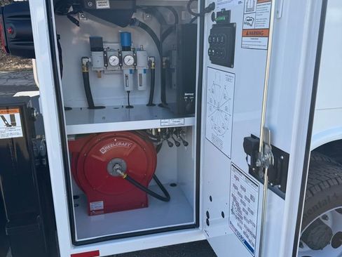 New 2025 Ford F550 4x4 Supercab Super Duty image 27