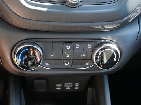 Used 2023 Chevrolet TrailBlazer LT AWD/4WD image 19
