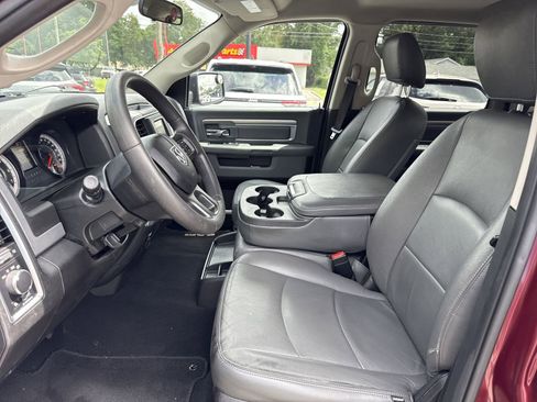 Used 2019 RAM 1500 Classic SLT RWD image 9
