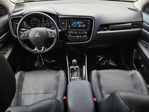 Used 2018 Mitsubishi Outlander SEL image 16