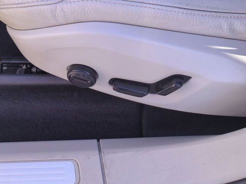 Used 2020 Volvo XC60 T8 Momentum image 18