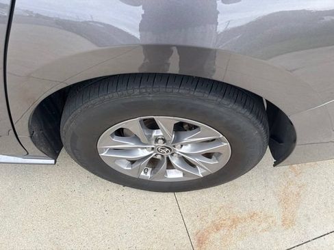 Used 2023 Toyota Sienna XLE w/ XLE Plus Package AWD/4WD image 11
