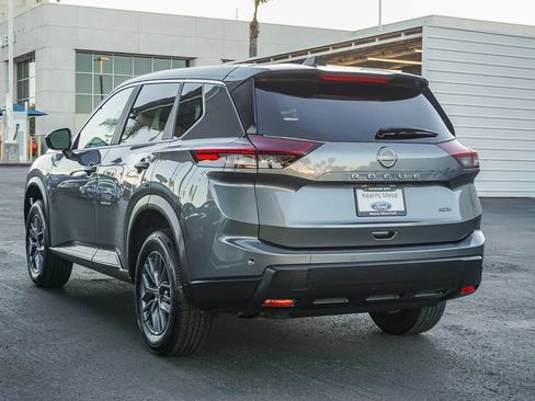 Used 2024 Nissan Rogue S image 5