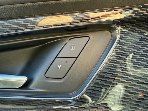 New 2025 Chevrolet Blazer EV LT AWD/4WD image 17