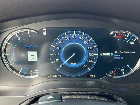 Used 2017 Cadillac Escalade Premium Luxury image 31