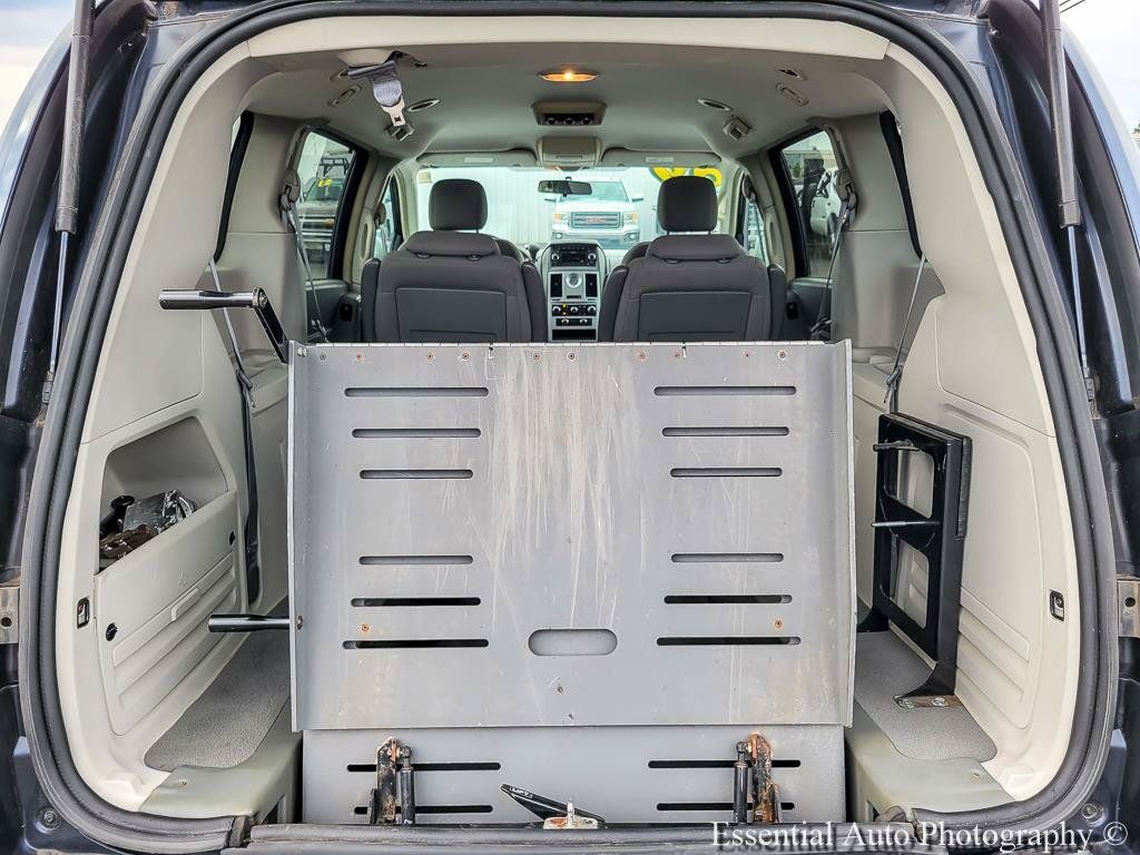 Used 2009 Chrysler Town & Country LX FWD image 23