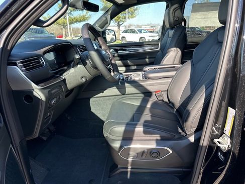 New 2024 Jeep Wagoneer Base w/ Premium Group I image 25