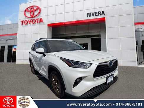 Used 2023 Toyota Highlander Bronze Edition image 2