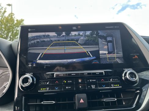 Used 2022 Toyota Highlander Platinum image 24