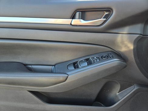 Used 2022 Nissan Altima 2.5 SV FWD image 16