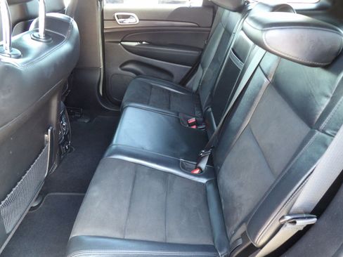 Used 2021 Jeep Grand Cherokee Laredo X AWD/4WD image 12