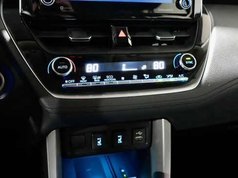 Used 2022 Toyota Corolla Cross XLE image 20