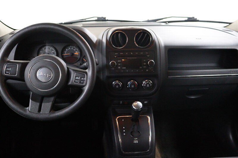 Used 2016 Jeep Patriot Sport w/ Power Value Group AWD/4WD image 9