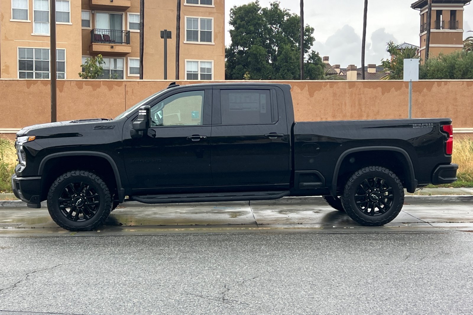 Used 2026 Chevrolet Silverado 2500 LTZ w/ LTZ Plus Package AWD/4WD image 7
