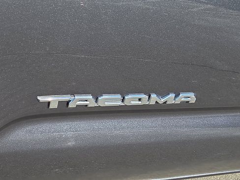 Used 2018 Toyota Tacoma SR5 image 30