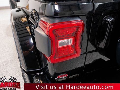 Used 2021 Jeep Wrangler Unlimited Sahara AWD/4WD image 9