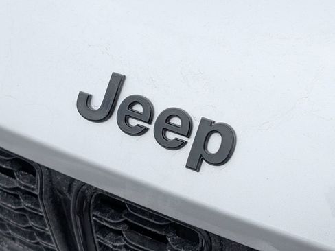 Used 2024 Jeep Grand Cherokee L Altitude image 13