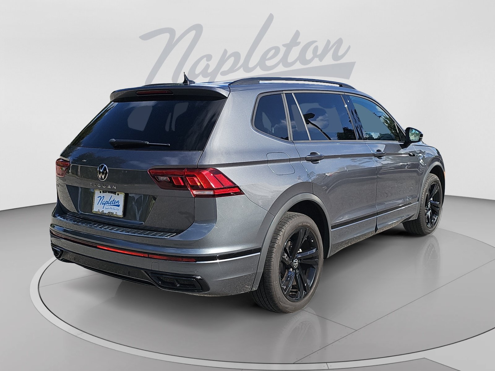 Used 2023 Volkswagen Tiguan SE R-Line FWD image 6