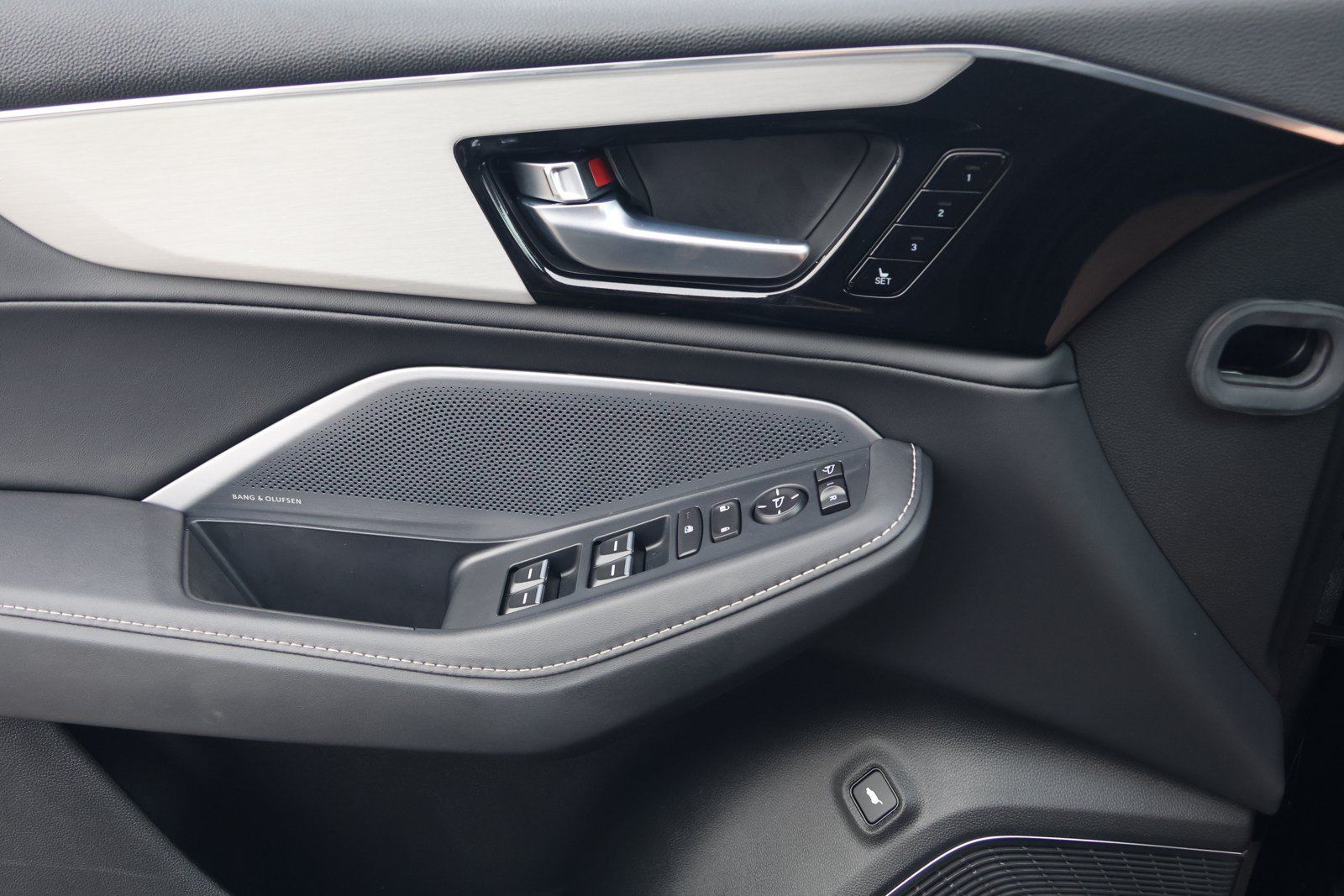 Certified 2026 Acura MDX w/ Technology Package FWD image 12