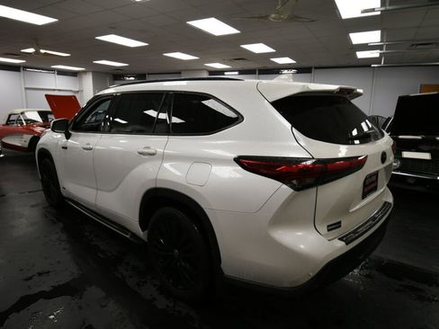 Used 2021 Toyota Highlander Platinum image 5