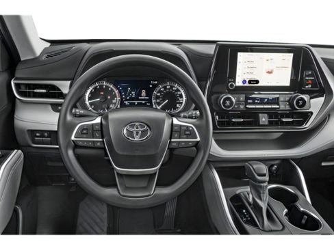 Used 2023 Toyota Highlander LE image 7